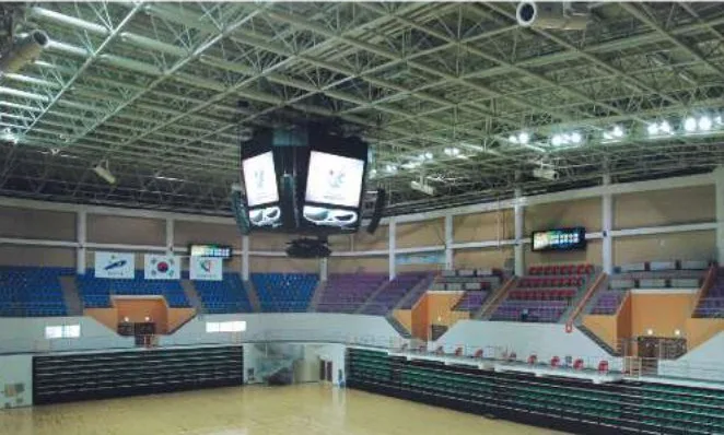 Centerhung LED cube in an indoor arena