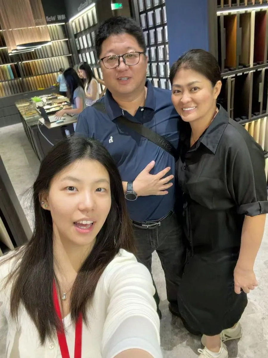 Showroom tour with overseas partners